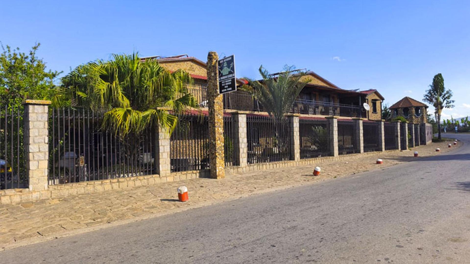Hotel Restaurant Le Miamiam Glouglou Ambositra المظهر الخارجي الصورة